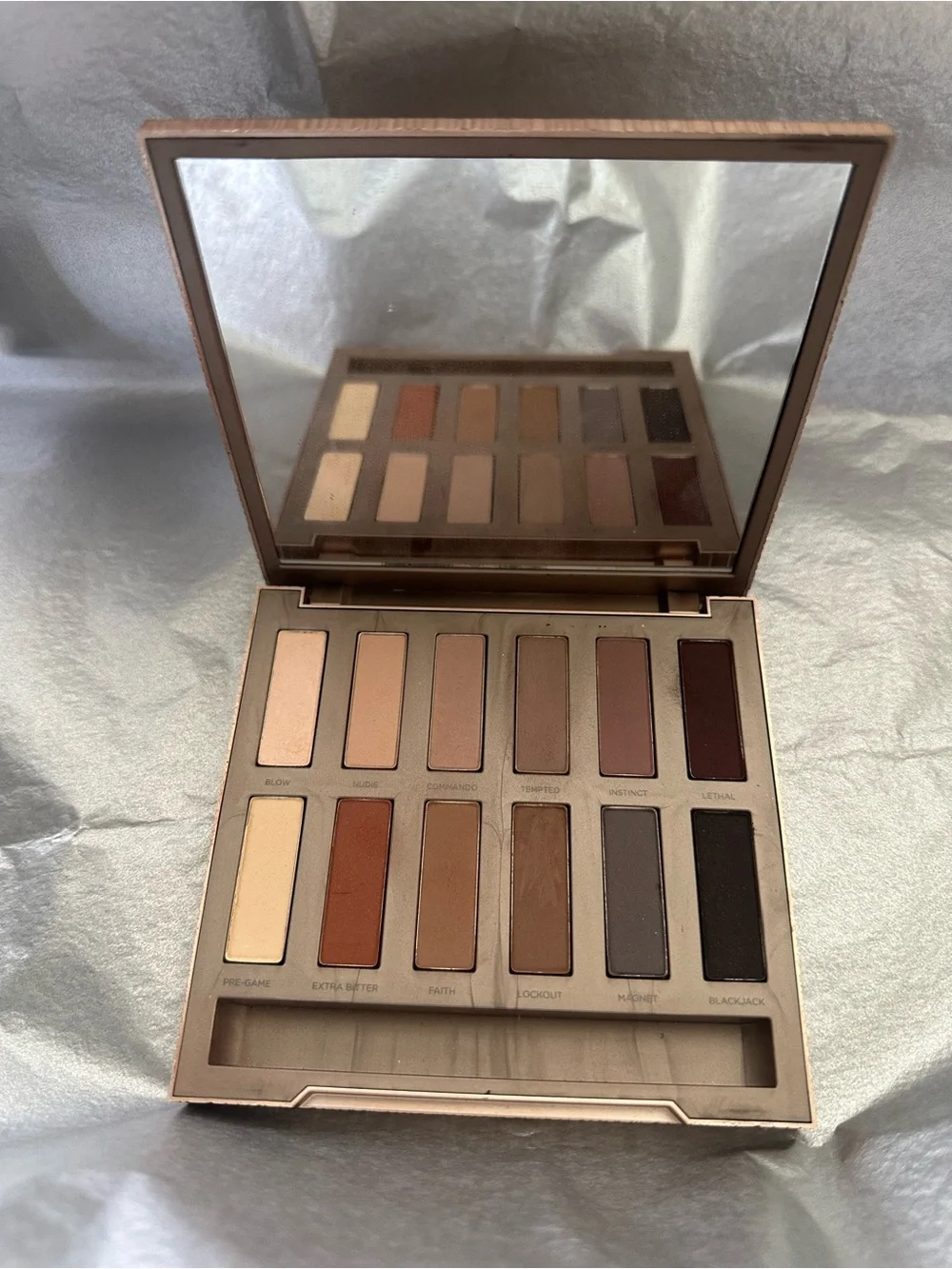 Urban Decay Naked Ultimate Basics Eyeshadow Palette - Picture 3 of 4